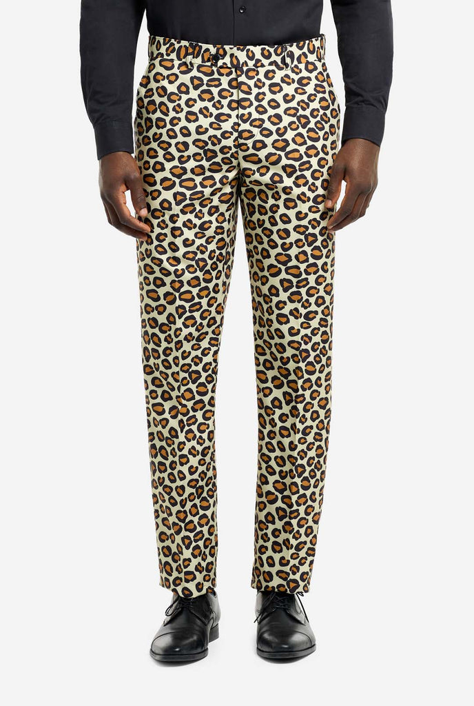 Man draagt OppoSuits The Jag panterprint herenpak.