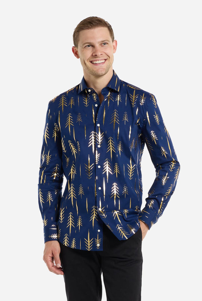 Deze afbeelding toont een herenoverhemd van OppoSuits in een diep marineblauwe kleur met een elegant, metallic gouden boompatroon. Het overhemd heeft een moderne, strakke pasvorm, perfect om een ​​feestelijke of stijlvolle touch aan elke garderobe toe te voegen. De metallic gouden details vangen het licht, waardoor het een opvallende look krijgt die ideaal is voor feestdagen of avondjes uit.