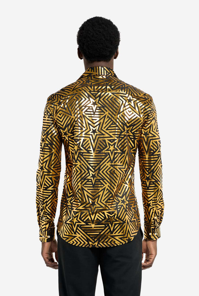 Deze afbeelding toont een herenshirt van OppoSuits met een levendig goud en zwart geometrisch sterrenprintpatroon. Het shirt heeft een reflecterende afwerking die de ingewikkelde ster- en lijnontwerpen benadrukt, wat een dynamische en stijlvolle look creëert. Perfect voor degenen die willen opvallen, dit shirt is zowel gedurfd als modieus, ideaal voor feesten, feestdagen of het nachtleven.