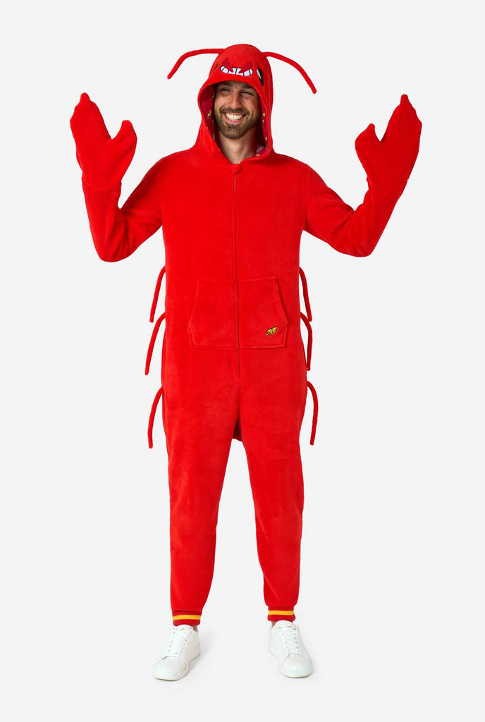 Een man draagt een rode kreeft onesie, onderdeel van de OppoSuits dieren onesie collectie.