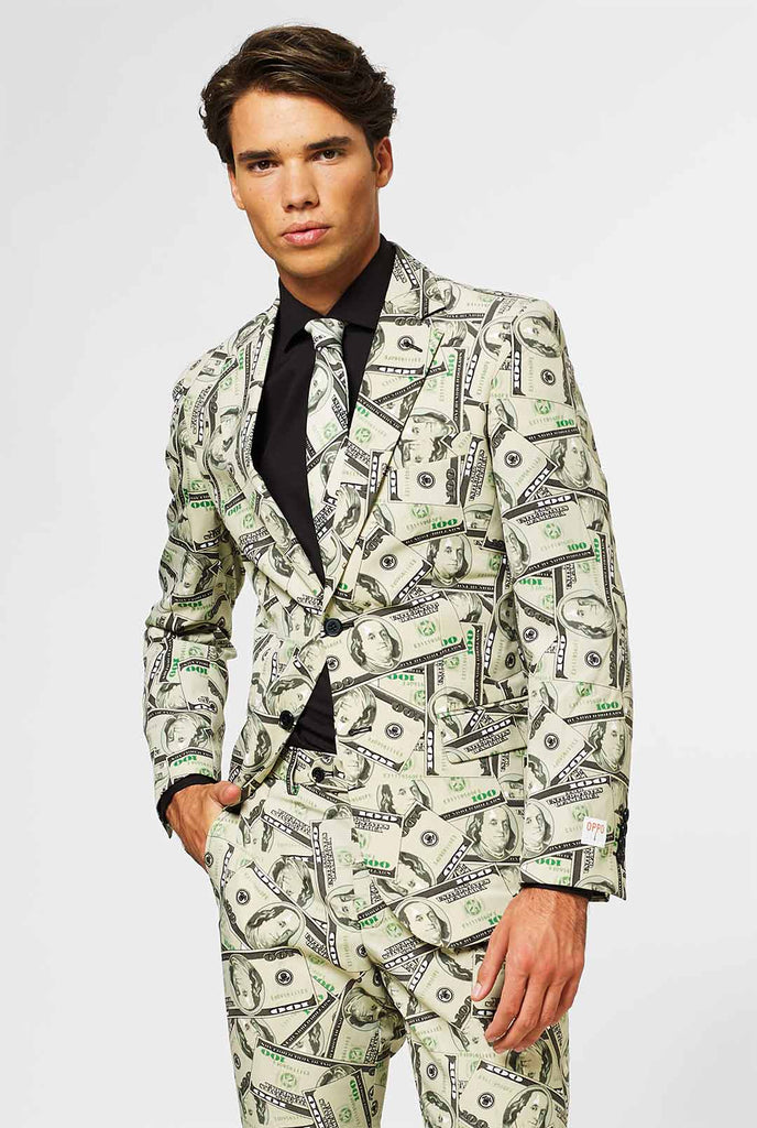 Filmpje van man die een OppoSuits Cashanova herenpak met dollar print draagt.