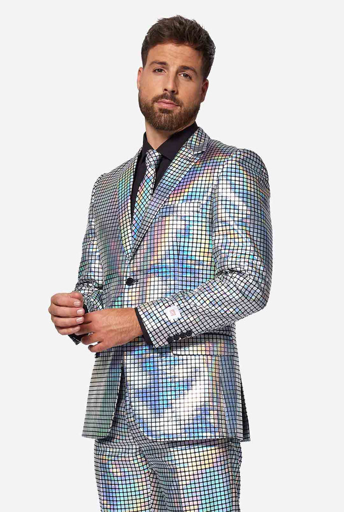 Video van man die een OppoSuits Discoballer herenpak met discobal spiegel print draagt.