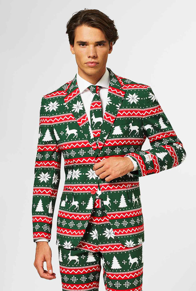 Filmpje van man die een OppoSuits Festive Green groen heren Kerstpak draagt.