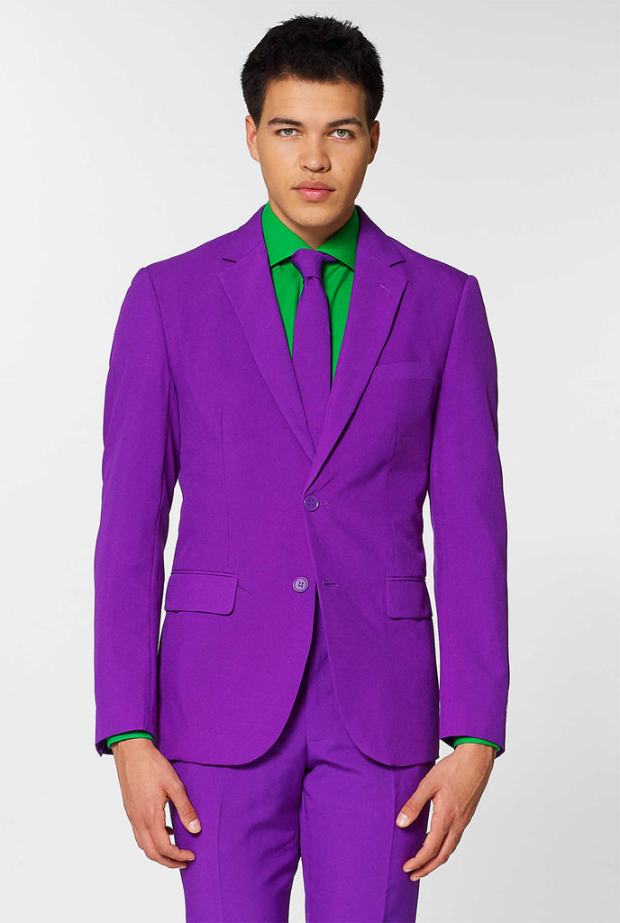 Filmpje van man die een OppoSuits Purple Prince paars herenpak draagt.