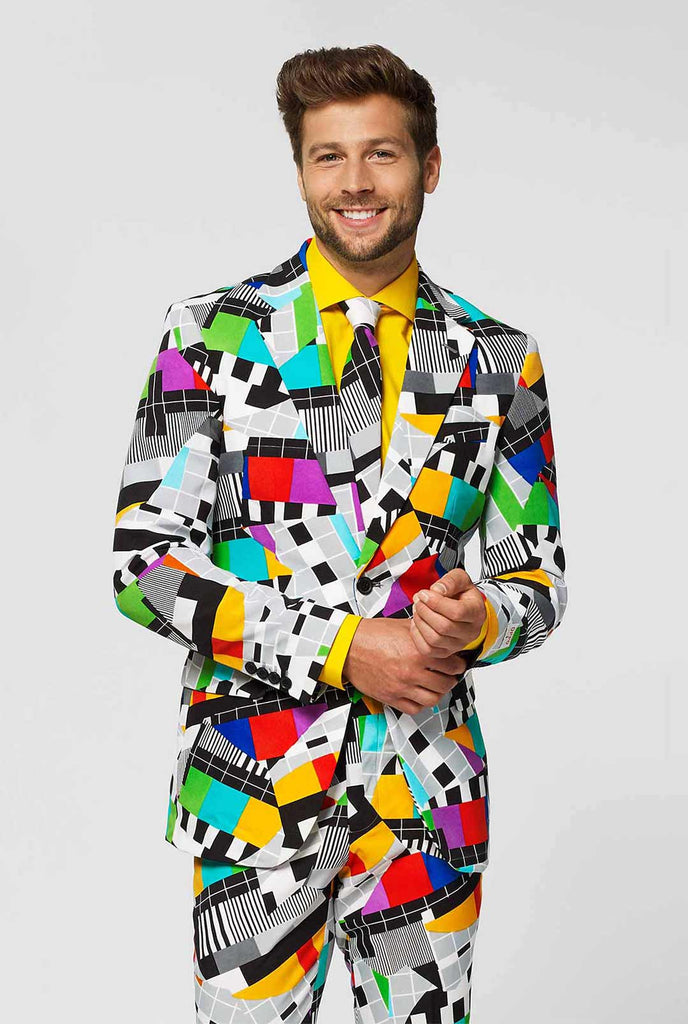 Man draagt OppoSuits Testival testbeeld print herenpak.