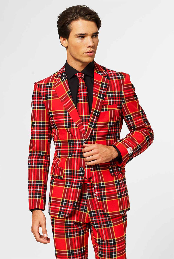 Man draagt OppoSuits Lumberjack Tartan rood herenpak.