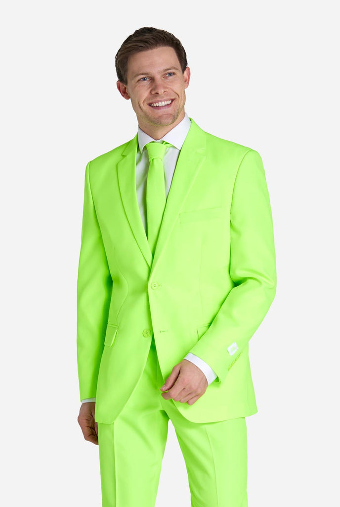 Filmpje van man die een OppoSuits Neon Lucky Lime herenpak draagt.